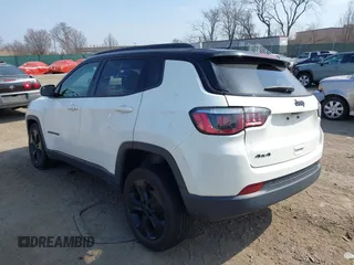 2018 Jeep Compass Latitude with VIN 3C4NJDBB2JT457535, listed as a IAAI auction lot 41797591 with 34,026 mi miles. Bid and sale history available at carsss.com. Image 3.