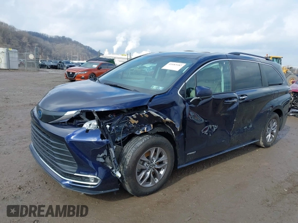 2021 Toyota Sienna XLE with VIN 5TDJSKFC0MS015340, listed as a IAAI auction lot 41683182 with 47,047 mi miles. Bid and sale history available at carsss.com. Image 6.