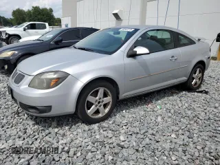 2007 Pontiac G5 z VIN 1G2AL15FX77395082, wystawiony jako Copart lot #56042275 z przebiegiem 150 552 mil mil oraz Szkody całkowita. Historia ofert i sprzedaży dostępna na DreamBid. Obrazek 1.