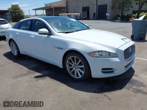 2012 Jaguar XJ z VIN SAJWA1CB4CLV33824, wystawiony jako IAAI lot #42279485 z przebiegiem 147 376 mil mil oraz . Historia ofert i sprzedaży dostępna na DreamBid. Obrazek 1.