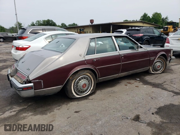 1983 Cadillac Seville z VIN 1G6AS6983DE800569, wystawiony jako Copart lot #62057784 z przebiegiem 50 322 mil mil oraz Czysty tytuł • Clean title. Historia ofert i sprzedaży dostępna na DreamBid. Obrazek 3.