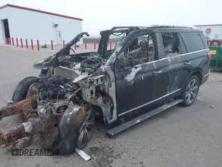 2019 Lincoln Navigator Reserve z VIN 5LMJJ2LT3KEL00715, wystawiony jako IAAI lot #40647245 z przebiegiem Nie podano mil oraz . Historia ofert i sprzedaży dostępna na DreamBid. Obrazek 2.