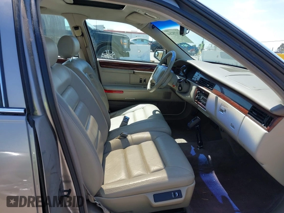1995 Cadillac DeVille z VIN 1G6KD52B8SU251727, wystawiony jako IAAI lot #42479284 z przebiegiem 104 080 mil mil oraz . Historia ofert i sprzedaży dostępna na DreamBid. Obrazek 5.