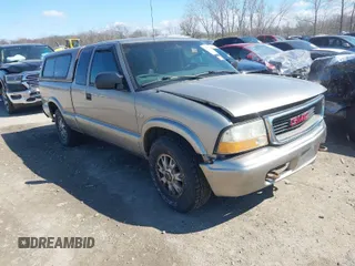 2003 GMC Sonoma SLS with VIN 1GTDT19X038247958, listed as a IAAI auction lot 42005992 with 134,857 mi miles. Bid and sale history available at carsss.com. Image 1.