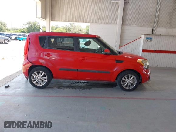 2013 Kia Soul + z VIN KNDJT2A63D7536836, wystawiony jako IAAI lot #42341811 z przebiegiem 118 226 mil mil oraz . Historia ofert i sprzedaży dostępna na DreamBid. Obrazek 13.