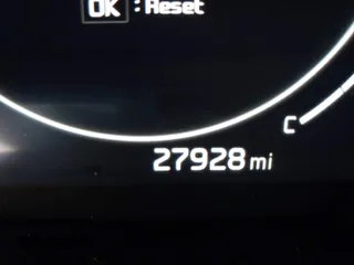 2023 Kia Sorento SX z VIN 5XYRK4LFXPG202339, wystawiony jako IAAI lot #42463572 z przebiegiem 27 928 mil mil oraz . Historia ofert i sprzedaży dostępna na DreamBid. Obrazek 16.