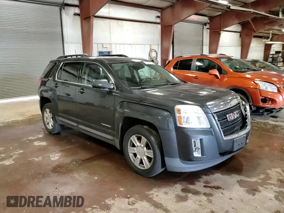 2013 GMC Terrain SLT z VIN 2GKFLVEKXD6396996, wystawiony jako Copart lot #58019125 z przebiegiem 138 205 mil mil oraz Czysty tytuł • Clean title. Historia ofert i sprzedaży dostępna na DreamBid. Obrazek 14.