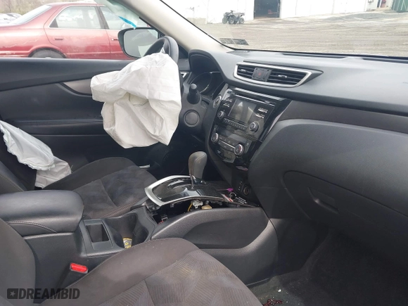 2015 Nissan Rogue SV with VIN KNMAT2MV2FP586911, listed as a IAAI auction lot 41958327 with 124,822 mi miles. Bid and sale history available at carsss.com. Image 5.
