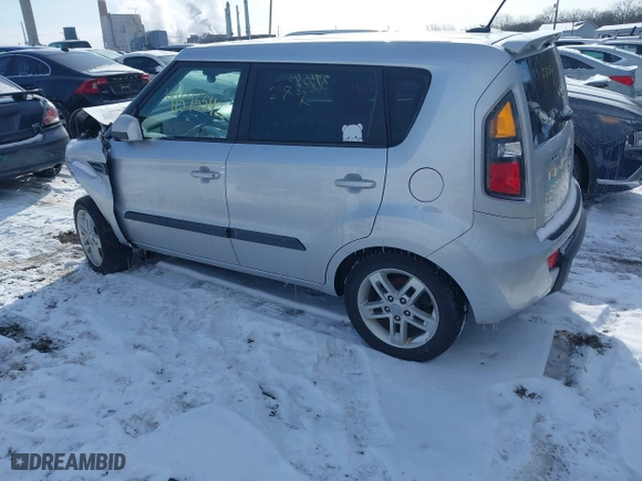 2011 Kia Soul ! with VIN KNDJT2A25B7288261, listed as a IAAI auction lot 41595542 with 132,754 mi miles. Bid and sale history available at carsss.com. Image 3.