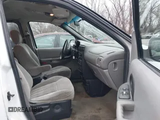 2003 Chevrolet Venture w/Y3G Mobility Pkg with VIN 1GNDX03EX3D176157, listed as a IAAI auction lot 41103107 with 228,719 mi miles. Bid and sale history available at carsss.com. Image 5.