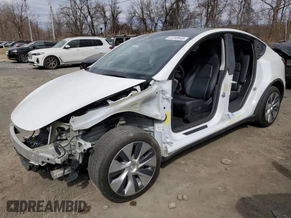 2022 Tesla Model Y Long Range z VIN 7SAYGDEE7NF437385, wystawiony jako Copart lot #51240645 z przebiegiem 45 372 mil mil oraz Szkody całkowita. Historia ofert i sprzedaży dostępna na DreamBid. Obrazek 1.