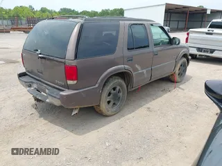 1999 Oldsmobile Bravada z VIN 1GHDT13W3X2710047, wystawiony jako IAAI lot #42481978 z przebiegiem Nie podano mil oraz . Historia ofert i sprzedaży dostępna na DreamBid. Obrazek 4.