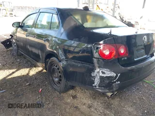 2008 Volkswagen Jetta S z VIN 3VWJM71K68M037948, wystawiony jako IAAI lot #42160416 z przebiegiem 170 381 mil mil oraz . Historia ofert i sprzedaży dostępna na DreamBid. Obrazek 3.