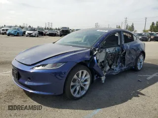2025 Tesla Model 3 Long Range z VIN 5YJ3E1EA9SF968706, wystawiony jako Copart lot #54970675 z przebiegiem 2 049 mil mil oraz Szkoda całkowita • Salvage title. Historia ofert i sprzedaży dostępna na DreamBid. Obrazek 1.