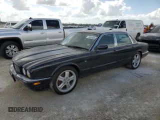 1999 Jaguar XJ z VIN SAJPF1843XC872421, wystawiony jako Copart lot #78591504 z przebiegiem Nie podano mil oraz Szkoda całkowita • Salvage title. Historia ofert i sprzedaży dostępna na DreamBid. Obrazek 1.