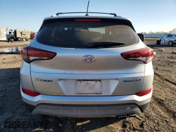 2017 Hyundai Tucson Sport z VIN KM8J33A2XHU316602, wystawiony jako Copart lot #85758974 z przebiegiem 55 477 mil mil oraz Szkoda całkowita • Salvage title. Historia ofert i sprzedaży dostępna na DreamBid. Obrazek 6.