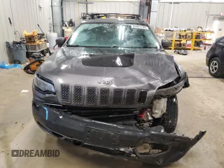 2019 Jeep Cherokee Trailhawk Elite с VIN 1C4PJMBN6KD162156, выставлен на аукционе Copart как лот 83041704 с пробегом 100 616 миль миль и Списание • Salvage title. История ставок и продаж доступна на DreamBid. Изображение 5.