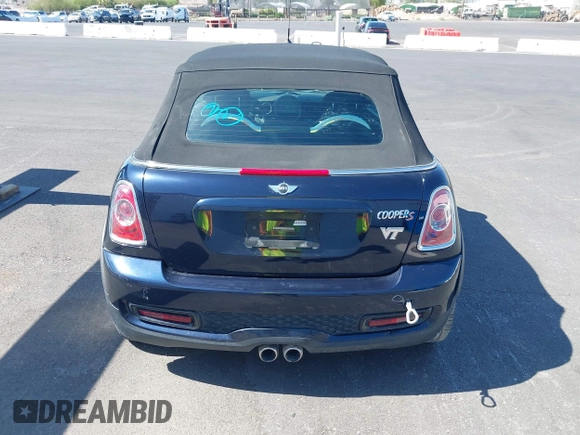 2014 MINI Convertible S z VIN WMWZP3C53ET706796, wystawiony jako IAAI lot #42363811 z przebiegiem 93 581 mil mil oraz . Historia ofert i sprzedaży dostępna na DreamBid. Obrazek 16.