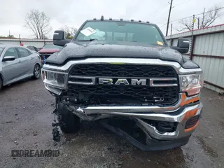 2023 Ram 2500 Tradesman z VIN 3C6UR5CL9PG593221, wystawiony jako IAAI lot #41959202 z przebiegiem 29 303 mil mil oraz . Historia ofert i sprzedaży dostępna na DreamBid. Obrazek 12.