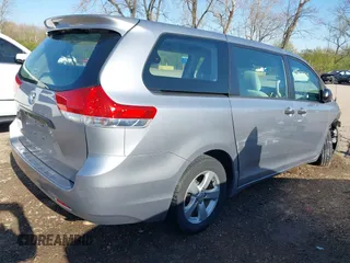 2012 Toyota Sienna с VIN 5TDZK3DC7CS228568, выставлен на аукционе IAAI как лот 42027249 с пробегом 99 464 миль миль и . История ставок и продаж доступна на DreamBid. Изображение 4.