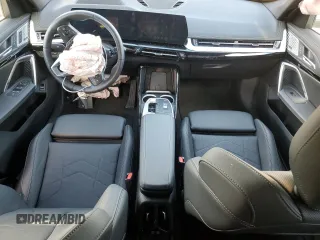 2024 BMW X1 xDrive28i z VIN WBX73EF0XR5017143, wystawiony jako Copart lot #54323325 z przebiegiem 5 411 mil mil oraz Szkoda całkowita • Salvage title. Historia ofert i sprzedaży dostępna na DreamBid. Obrazek 8.
