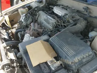 1995 Toyota Camry LE z VIN JT2SK12E0S0330606, wystawiony jako IAAI lot #42619849 z przebiegiem 188 034 mil mil oraz . Historia ofert i sprzedaży dostępna na DreamBid. Obrazek 15.