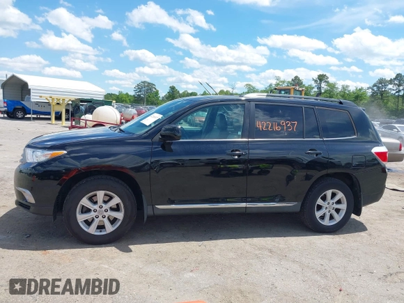 2011 Toyota Highlander z VIN 5TDBK3EH5BS090250, wystawiony jako IAAI lot #42216937 z przebiegiem 191 201 mil mil oraz . Historia ofert i sprzedaży dostępna na DreamBid. Obrazek 14.