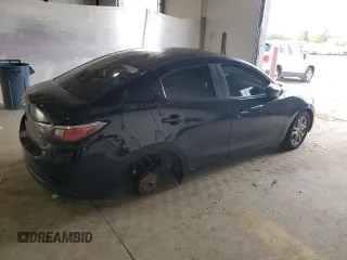 2016 Scion iA z VIN 3MYDLBZV3GY126714, wystawiony jako Copart lot #53955955 z przebiegiem 79 349 mil mil oraz Szkoda całkowita • Salvage title. Historia ofert i sprzedaży dostępna na DreamBid. Obrazek 3.