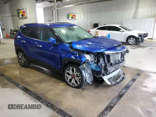 2021 Kia Seltos SX z VIN KNDETCA27M7183618, wystawiony jako Copart lot #55635175 z przebiegiem 22 975 mil mil oraz Szkody całkowita. Historia ofert i sprzedaży dostępna na DreamBid. Obrazek 4.