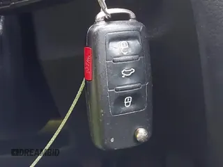 2012 Volkswagen Jetta S с VIN 3VWPP7AJ9CM694468, выставлен на аукционе IAAI как лот 42284887 с пробегом 171 260 миль миль и . История ставок и продаж доступна на DreamBid. Изображение 11.