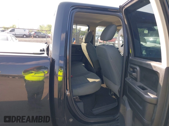 2018 Ram 1500 Express с VIN 1C6RR7FG3JS351413, выставлен на аукционе IAAI как лот 42757790 с пробегом 72 812 миль миль и . История ставок и продаж доступна на DreamBid. Изображение 8.
