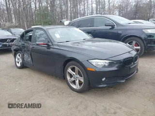 2013 BMW 3 Series 320i xDrive с VIN WBA3C3C57DF982705, выставлен на аукционе IAAI как лот 41944804 с пробегом 107 741 миль миль и . История ставок и продаж доступна на DreamBid. Изображение 1.