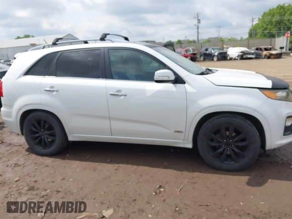 2012 Kia Sorento SX z VIN 5XYKWDA23CG231228, wystawiony jako IAAI lot #42366536 z przebiegiem 154 627 mil mil oraz . Historia ofert i sprzedaży dostępna na DreamBid. Obrazek 13.