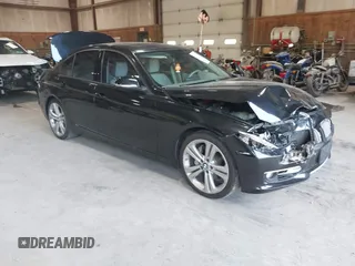 2012 BMW 3 Series 335i z VIN WBA3A9G54CNN67705, wystawiony jako IAAI lot #42206308 z przebiegiem 93 597 mil mil oraz . Historia ofert i sprzedaży dostępna na DreamBid. Obrazek 1.