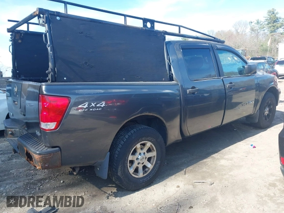 2005 Nissan Titan LE with VIN 1N6AA07B35N553838, listed as a IAAI auction lot 42101718 with 123,800 mi miles. Bid and sale history available at carsss.com. Image 4.