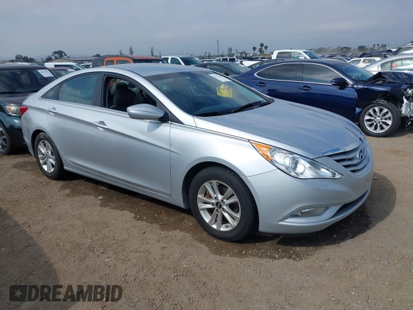 2013 Hyundai Sonata GLS z VIN 5NPEB4AC8DH533528, wystawiony jako IAAI lot #42175240 z przebiegiem 88 841 mil mil oraz . Historia ofert i sprzedaży dostępna na DreamBid. Obrazek 1.
