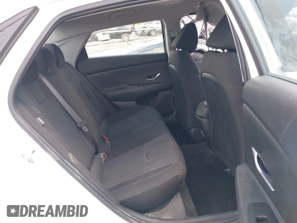 2024 Hyundai Elantra SE z VIN KMHLL4DG1RU798092, wystawiony jako IAAI lot #41985256 z przebiegiem 24 940 mil mil oraz . Historia ofert i sprzedaży dostępna na DreamBid. Obrazek 8.