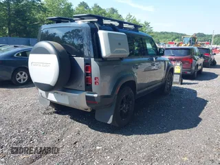 2023 Land Rover Defender S z VIN SALEJ7EXXP2205706, wystawiony jako IAAI lot #42605757 z przebiegiem 7 538 mil mil oraz . Historia ofert i sprzedaży dostępna na DreamBid. Obrazek 4.