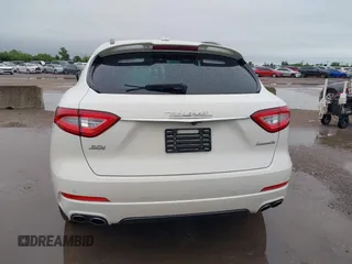 2018 Maserati Levante S GranSport z VIN ZN661YUS5JX301985, wystawiony jako IAAI lot #42180610 z przebiegiem 61 795 mil mil oraz . Historia ofert i sprzedaży dostępna na DreamBid. Obrazek 17.