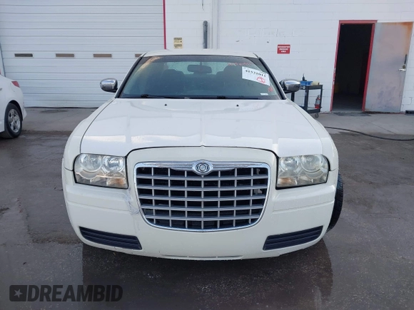2007 Chrysler 300 with VIN 2C3KA43R87H704299, listed as a IAAI auction lot 41531011 with 179,325 mi miles. Bid and sale history available at carsss.com. Image 6.