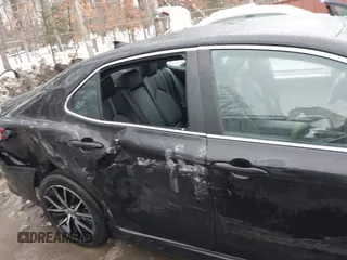 2022 Toyota Camry SE with VIN 4T1G11AK9NU714724, listed as a IAAI auction lot 41504720 with 63,237 mi miles. Bid and sale history available at carsss.com. Image 6.