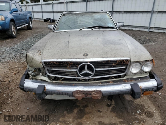1982 Mercedes-Benz 380 SL z VIN WDBBA45A7CB016184, wystawiony jako Copart lot #72085954 z przebiegiem 251 411 mil mil oraz Szkoda całkowita • Salvage title. Historia ofert i sprzedaży dostępna na DreamBid. Obrazek 5.