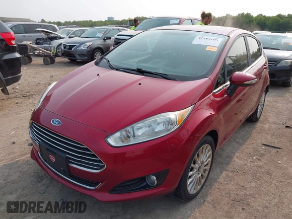 2015 Ford Fiesta Titanium z VIN 3FADP4FJ1FM171680, wystawiony jako IAAI lot #42383105 z przebiegiem 51 396 mil mil oraz . Historia ofert i sprzedaży dostępna na DreamBid. Obrazek 2.