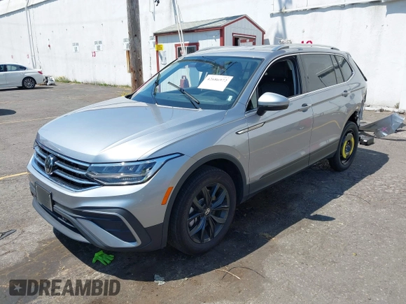 2024 Volkswagen Tiguan SE with VIN 3VV2B7AX6RM149564, listed as a IAAI auction lot 42686972 with 20,350 mi miles and . Bid and sale history available at DreamBid. Image 20.
