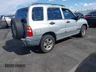 2002 Chevrolet Tracker z VIN 2CNBE13C426951703, wystawiony jako IAAI lot #42177942 z przebiegiem 186 096 mil mil oraz . Historia ofert i sprzedaży dostępna na DreamBid. Obrazek 4.