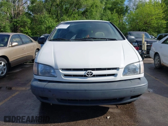 2000 Toyota Sienna LE with VIN 4T3ZF13C3YU222766, listed as a IAAI auction lot 42155052 with 270,978 mi miles. Bid and sale history available at carsss.com. Image 6.