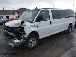 2017 Chevrolet Express Passenger LT with VIN 1GAZGPFG5H1196354, listed as a IAAI auction lot 40938913 with 117,647 mi miles. Bid and sale history available at carsss.com. Image 18.