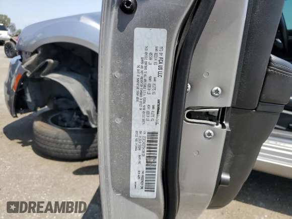 2016 Chrysler 300 C z VIN 2C3CCAEG7GH198120, wystawiony jako Copart lot #59880995 z przebiegiem 150 916 mil mil oraz Szkoda całkowita • Salvage title. Historia ofert i sprzedaży dostępna na DreamBid. Obrazek 12.