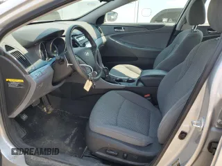 2013 Hyundai Sonata GLS z VIN 5NPEB4AC6DH710089, wystawiony jako Copart lot #58820215 z przebiegiem 111 475 mil mil oraz Czysty tytuł • Clean title. Historia ofert i sprzedaży dostępna na DreamBid. Obrazek 7.