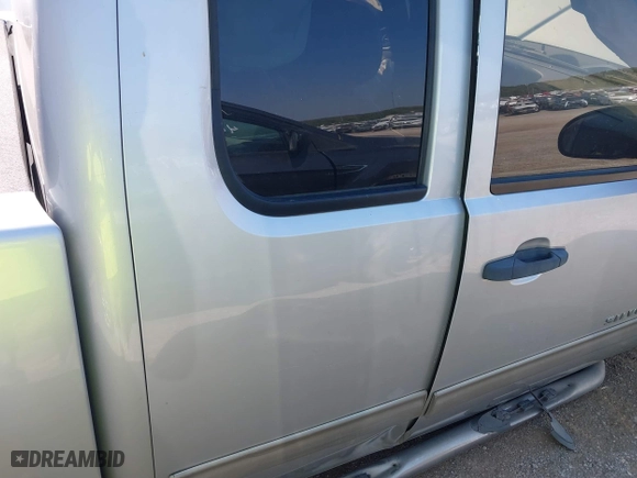 2010 Chevrolet Silverado 1500 LT with VIN 1GCSKSE31AZ221654, listed as a IAAI auction lot 40564208 with 239,609 mi miles. Bid and sale history available at carsss.com. Image 8.